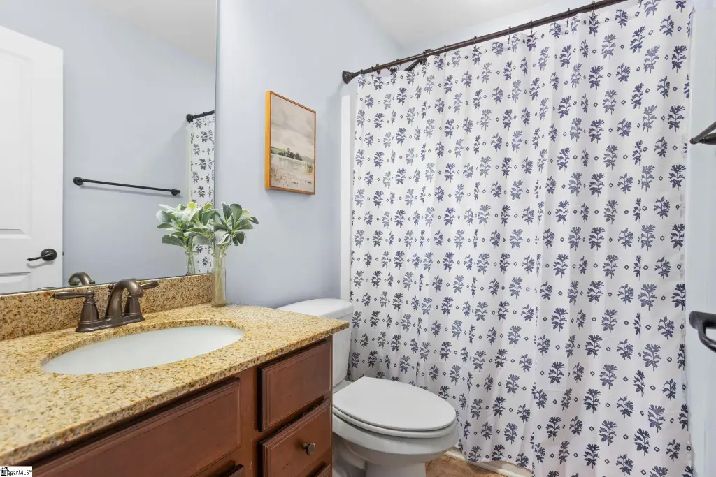 Craftsman-Style 4-Bedroom Home with Open-Concept Layout and Screened-in Porch (Floor Plan)