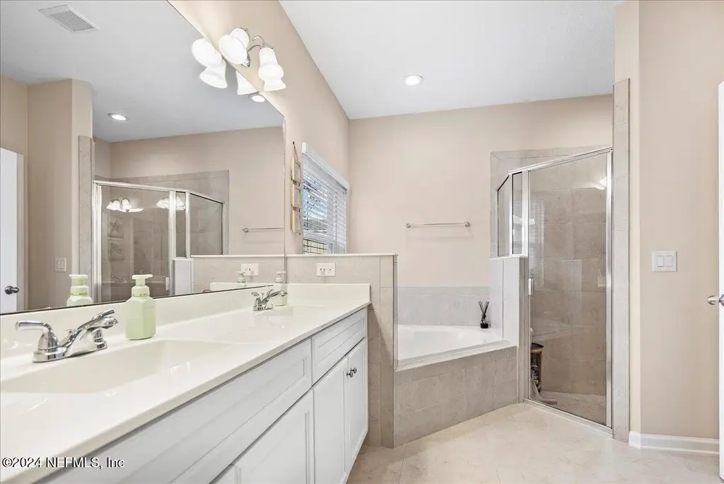 Traditional 5-Bedroom with Open-Concept Layout and Screened-in Pool (2,319 Sq. Ft. Floor Plan) 