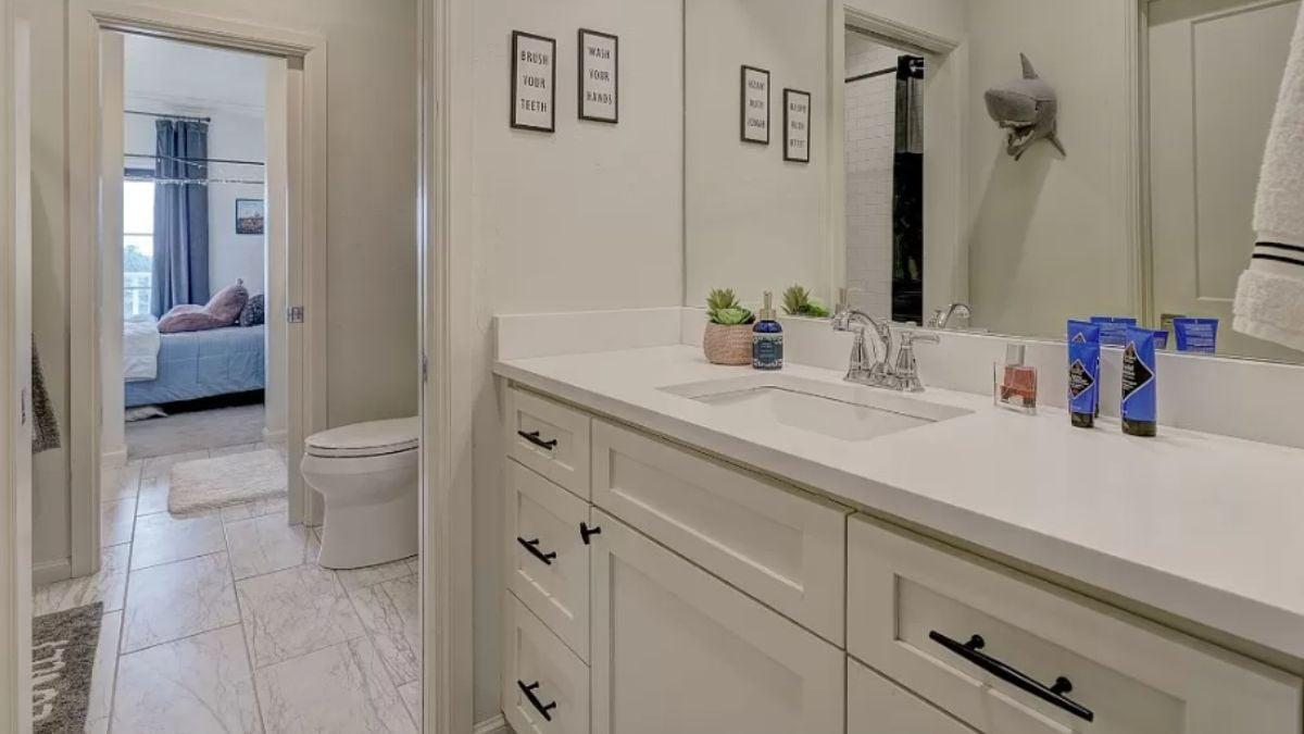 Explore the Dual Functionality in This Thoughtful Bathroom Design
