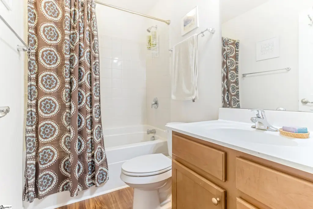 Traditional-Style 4-Bedroom Home for a Corner Lot with Open-Concept Layout (Floor Plan)