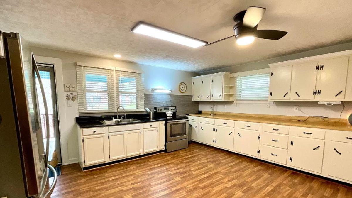 Spot the Retro Cabinet Handles in This Homestyle Kitchen