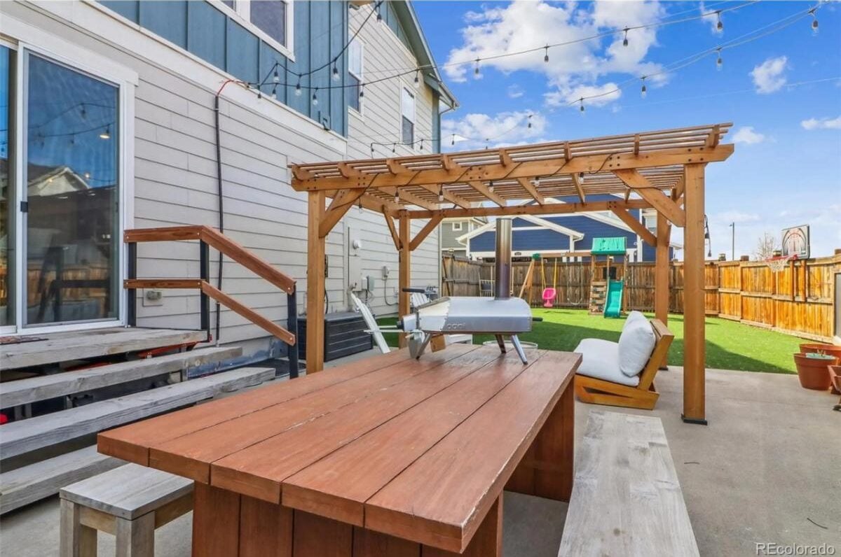 Contemporary-Style 4-Bedroom Home for a Corner Lot with Open Floor Plan and Finished Basement (2,584 Sq. Ft. Floor Plan)
