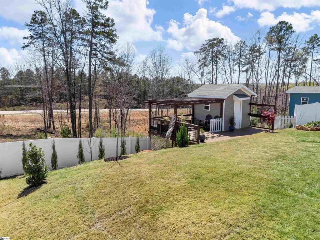Traditional-Style 4-Bedroom Home with Loft and Covered Back Porch (Floor Plan)