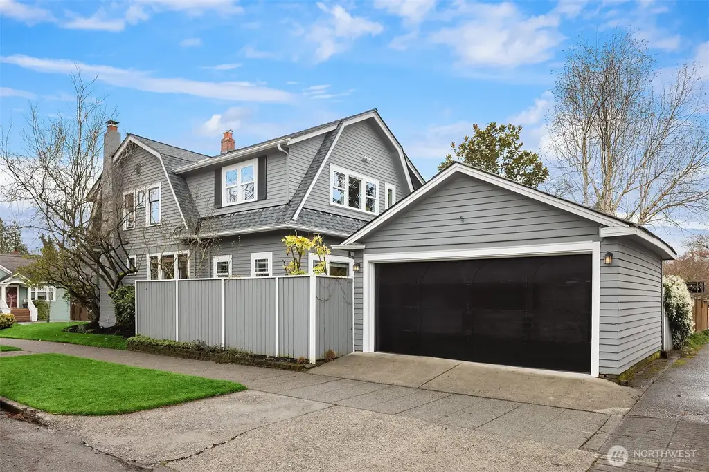 Colonial-Style 4-Bedroom Home for a Corner Lot with Bonus Room and Detached Single Garage (2,788 Sq. Ft. Floor Plan)