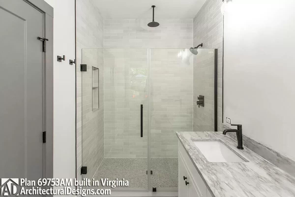 Check Out the Sleek Black Fixtures in This Minimalist Bathroom