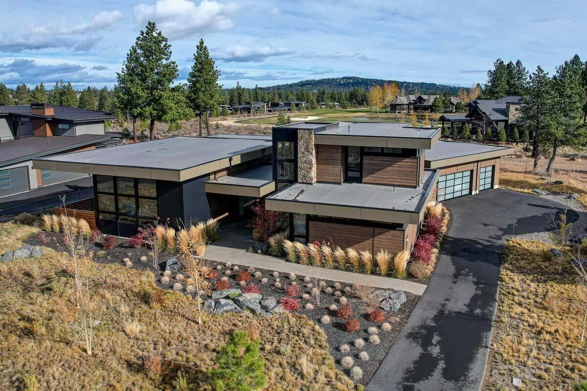 Explore This Striking Modern Home with Sleek Flat Rooflines