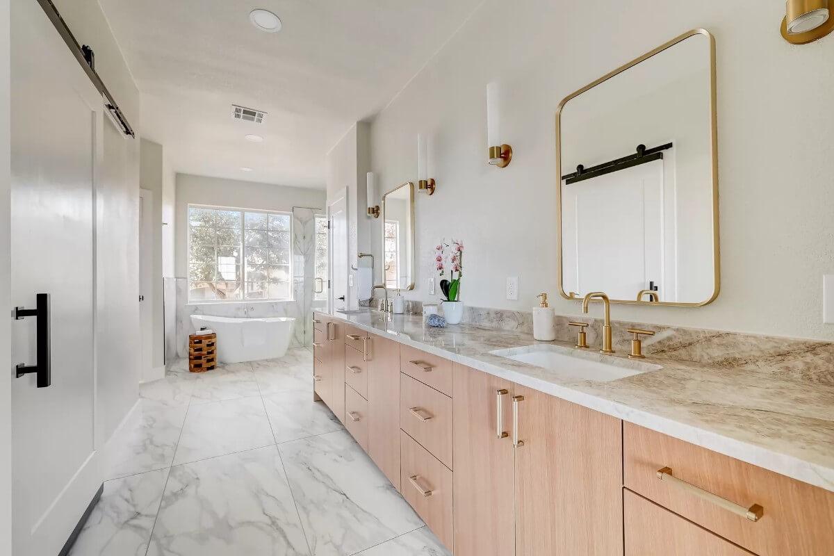 Wow, Check Out the Natural Light in This Spa-Inspired Bathroom