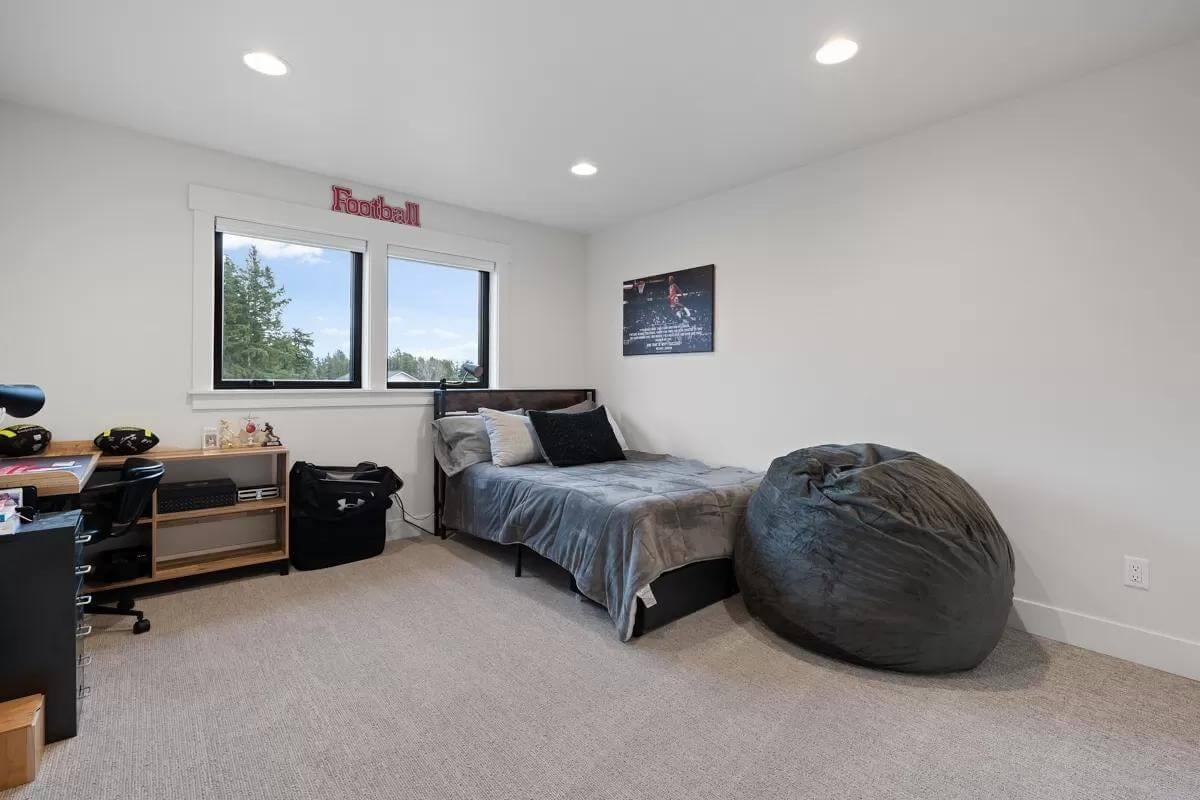 Notice the Clever Use of Space in This Simple Bedroom