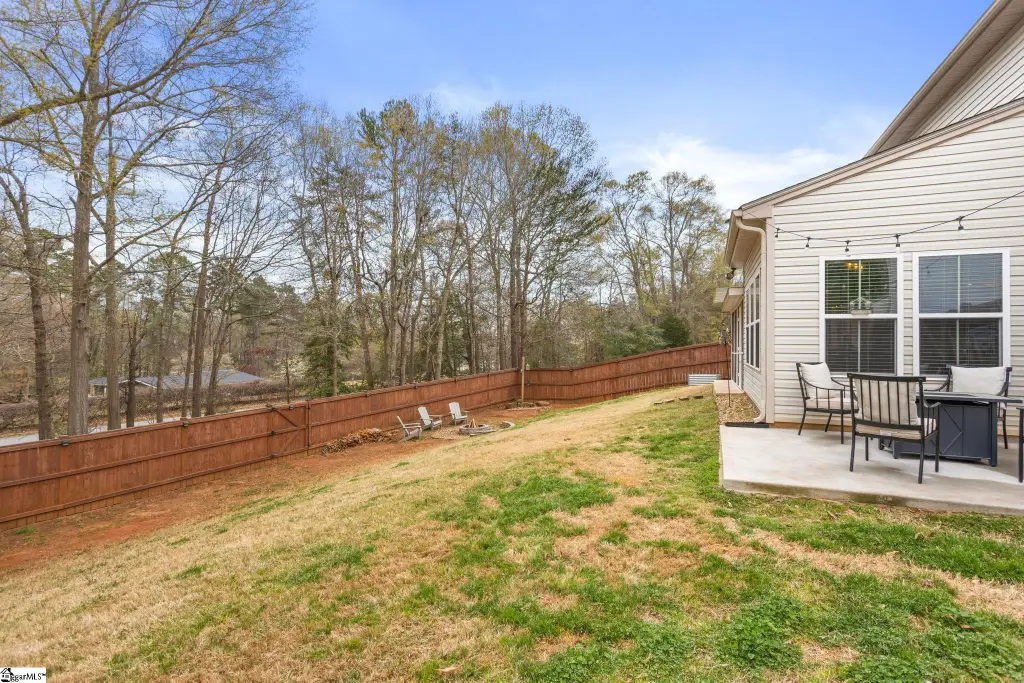 Craftsman-Style 4-Bedroom Home with Open-Concept Layout and Screened-in Porch (Floor Plan)
