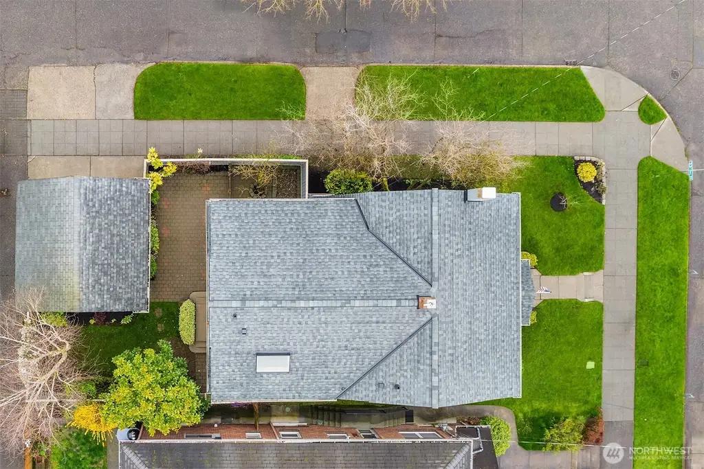 Colonial-Style 4-Bedroom Home for a Corner Lot with Bonus Room and Detached Single Garage (2,788 Sq. Ft. Floor Plan)