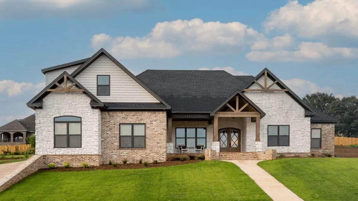 Check Out the Craftsmanship on This Beautiful Gabled Faรงade