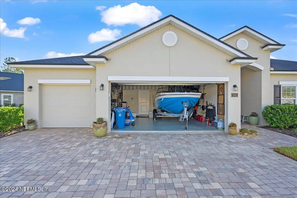Traditional 5-Bedroom with Open-Concept Layout and Screened-in Pool (2,319 Sq. Ft. Floor Plan) 