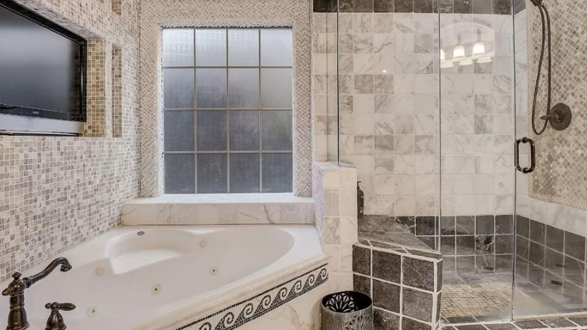 Luxurious Bathroom Oasis With a Spa-Like Jetted Tub