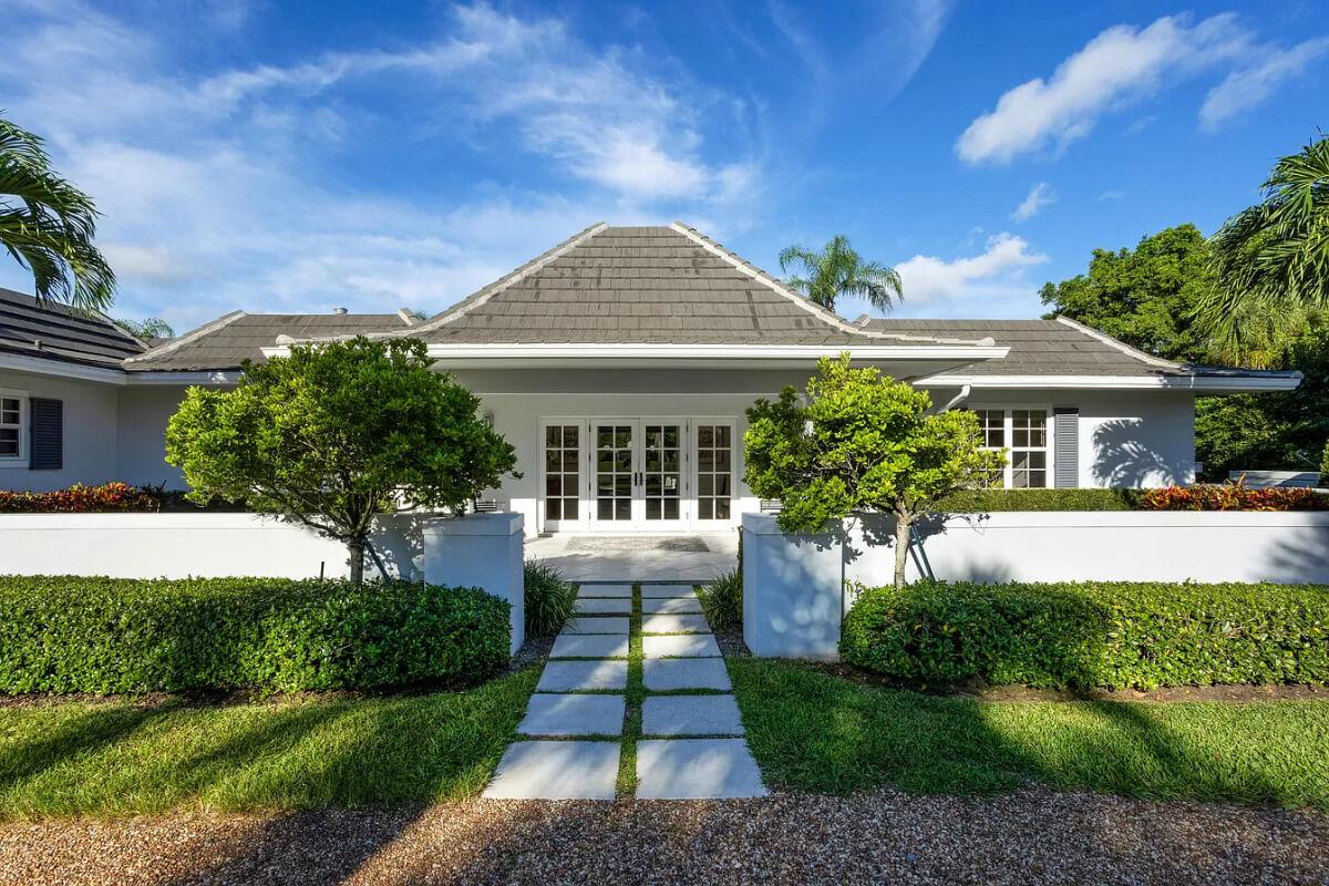 Stunning Symmetry in a Coastal-Inspired Entryway with a Pitched Roof