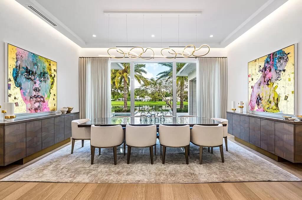 Mesmerizing Dining Room with Art That Captures Your Attention