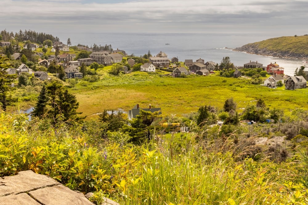 17 Northeastern Towns with Rock Solid Scenic Charm and Unforgettable Coastal Cliffs