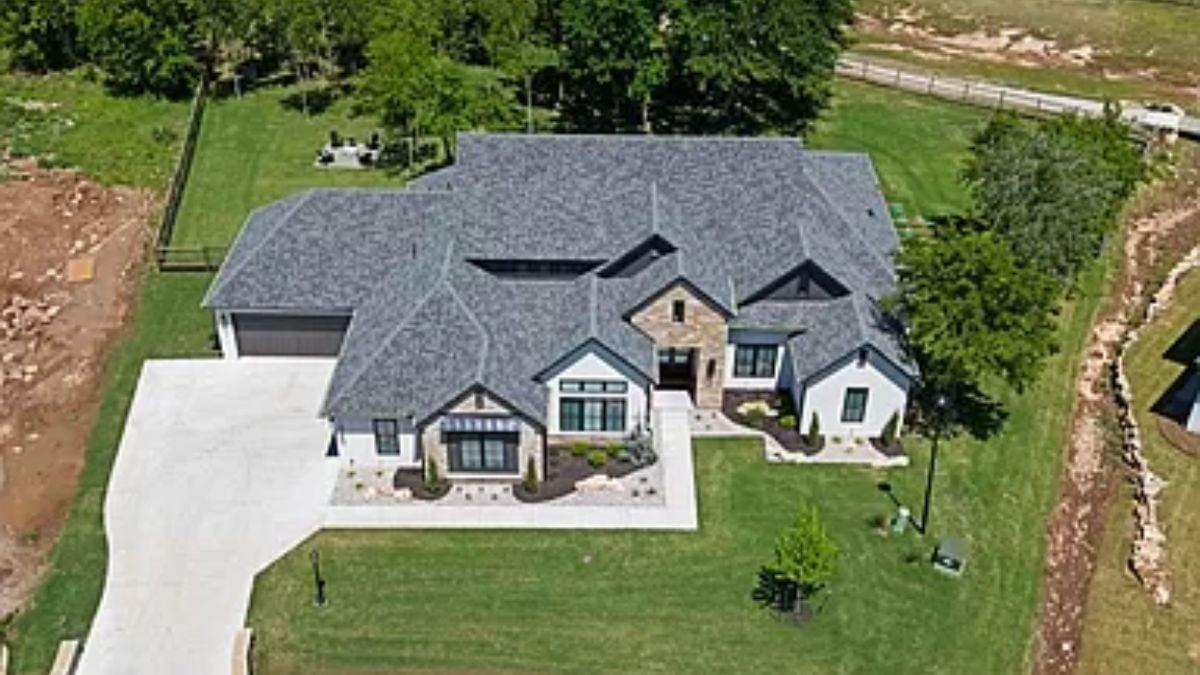 Elegant Country Home with Charming Stone Entryway โ Love That Roof Design