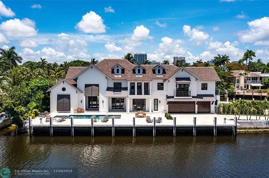 Sleek Canal-Side Living with A Perfect Poolside Lounge