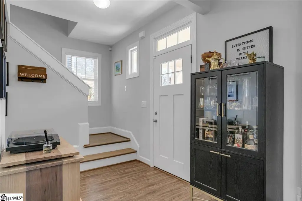 3-Bedroom Craftsman-Style Home with Screened Porch and Two-Car Parking Pad (Floor Plan) 