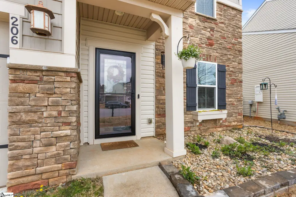 Craftsman-Style 4-Bedroom Home with Open-Concept Layout and Screened-in Porch (Floor Plan)
