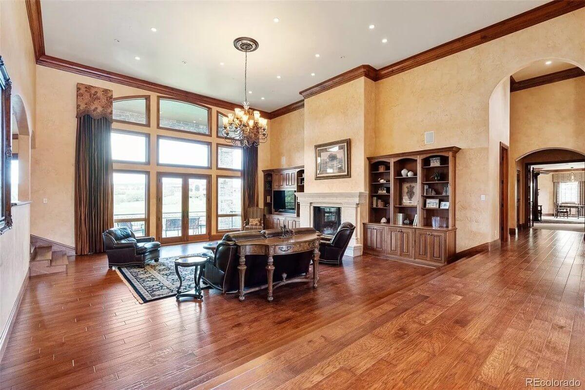 Elegant Living Room with Vaulted Ceilings and a Stunning Chandelier