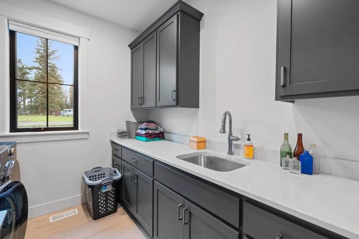 Discover the Efficient Design in This Functional Laundry Room