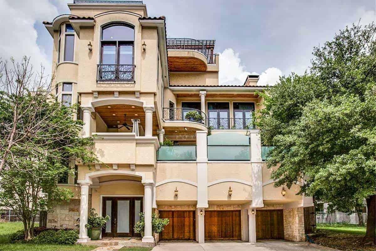Mediterranean-Style Villa with Elegant Arched Balconies