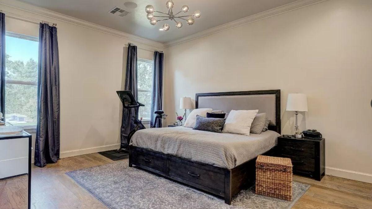 This Bedroom Mixes Comfort with a Touch of Modern Style