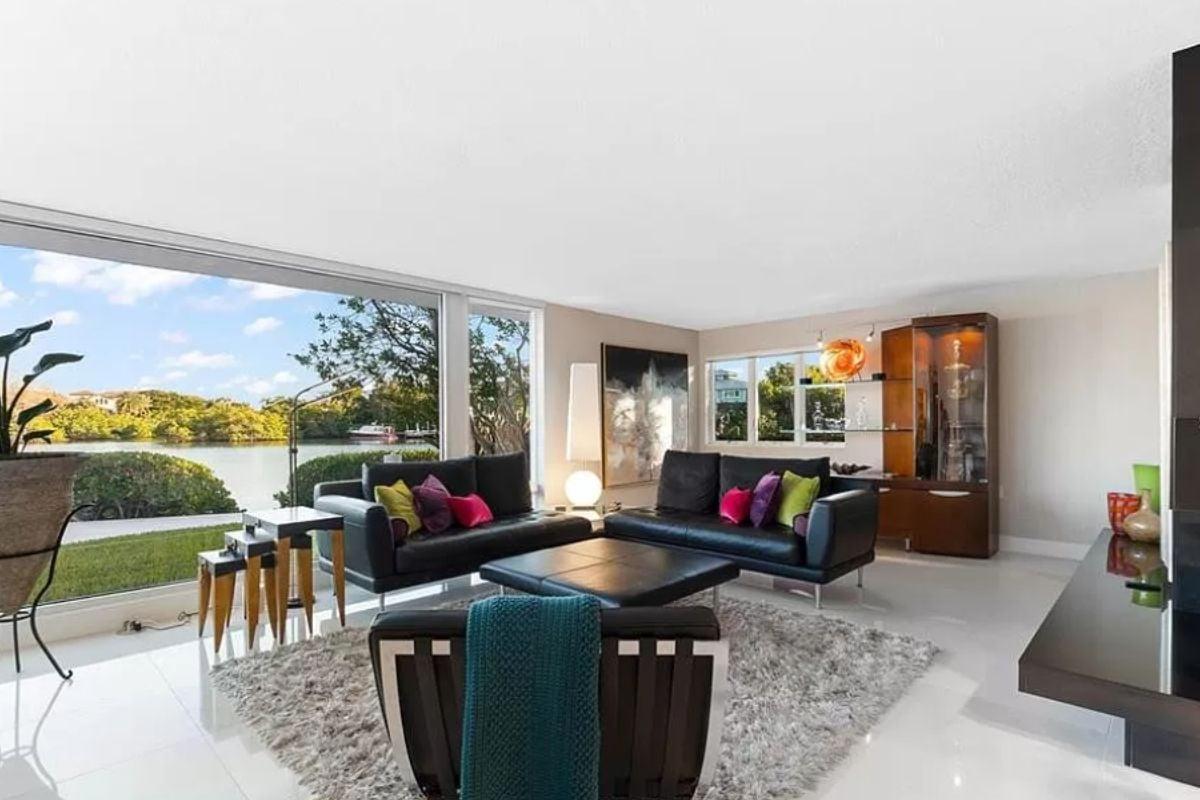 Relax in This Modern Living Room Overlooking the Water
