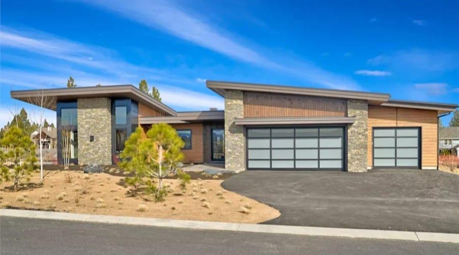 Contemporary Home with Striking Stone and Glass Elements
