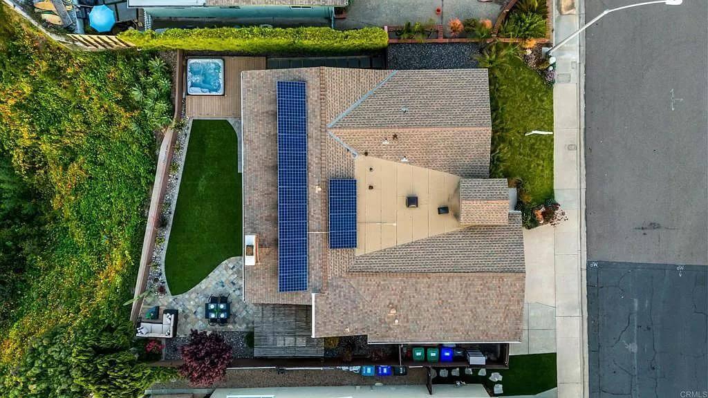 Wow, Solar Panels Top Off This Efficient Home Design