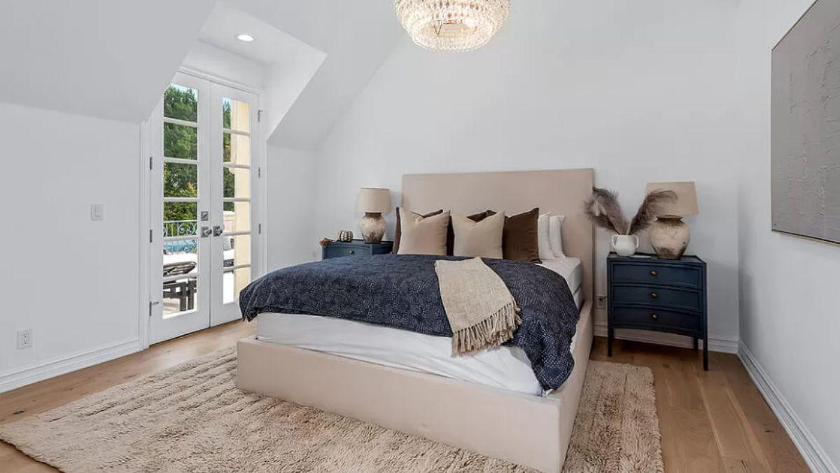 Check Out the Chic Chandelier in This Minimalist Bedroom