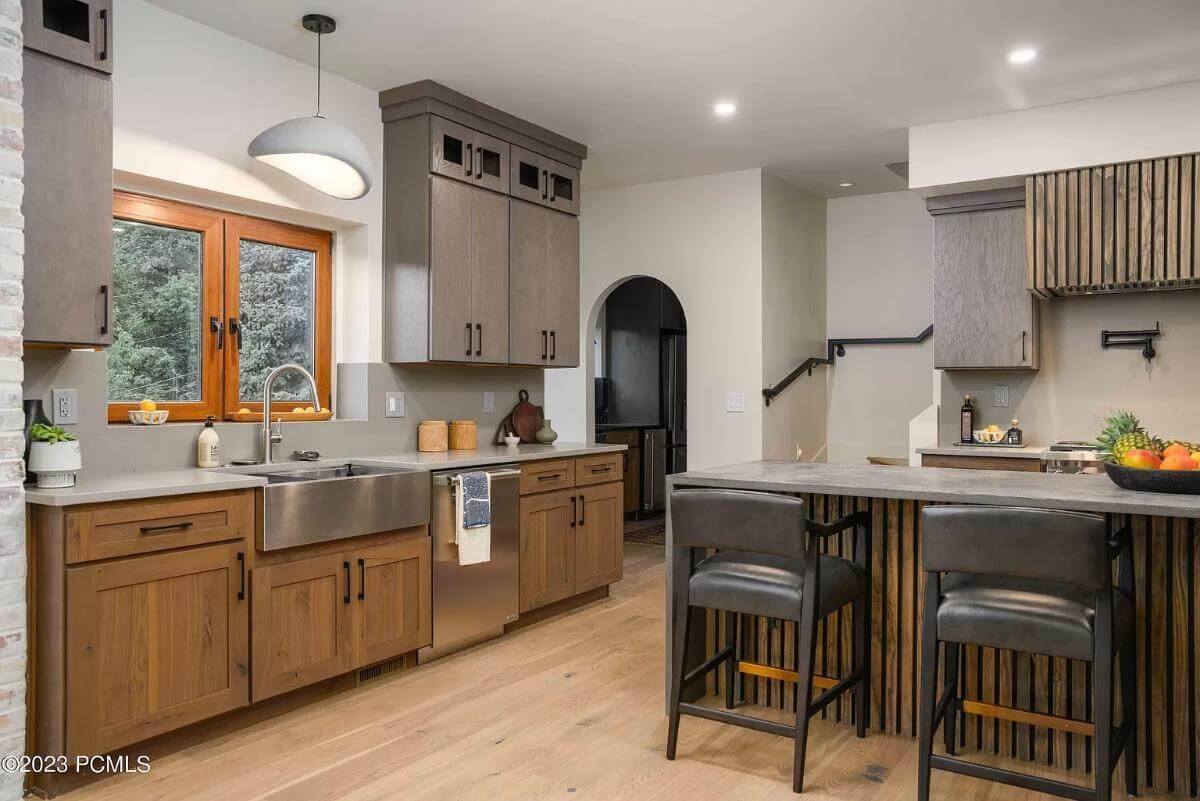 Warm Wood Tones and Modern Details Blend in This Craftsman Kitchen