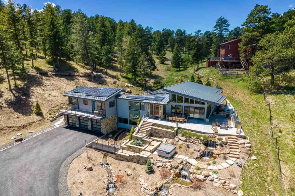 Look at Those Solar Panels on This Modern Mountain Escape