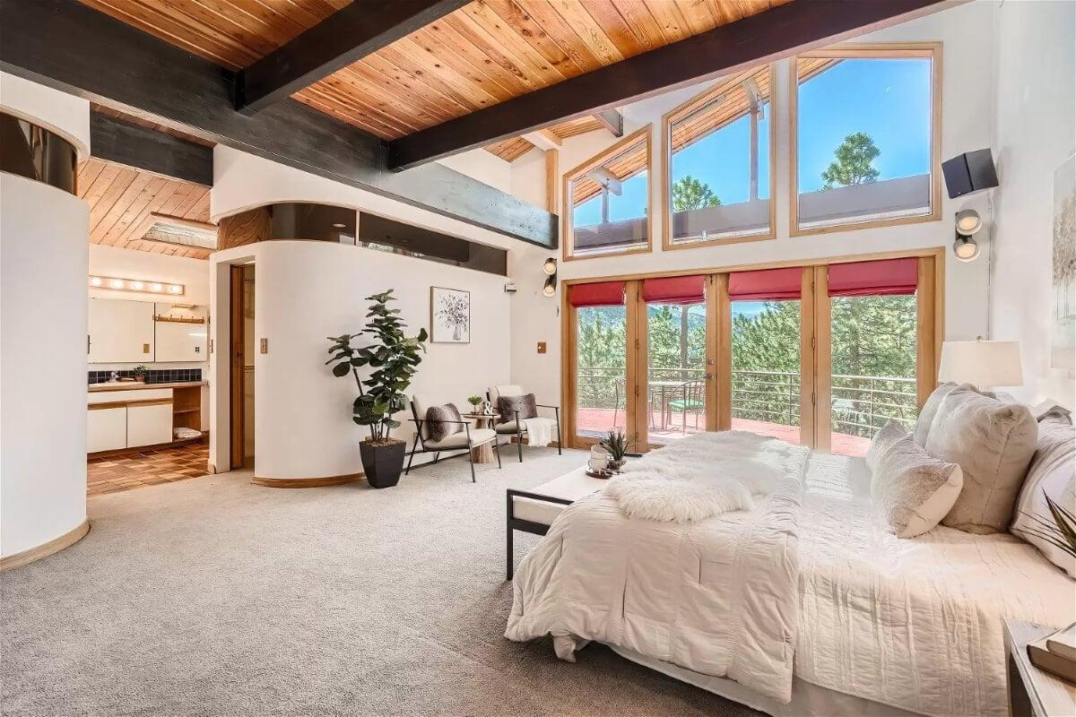 Mid-Century Modern Bedroom With Wraparound Windows