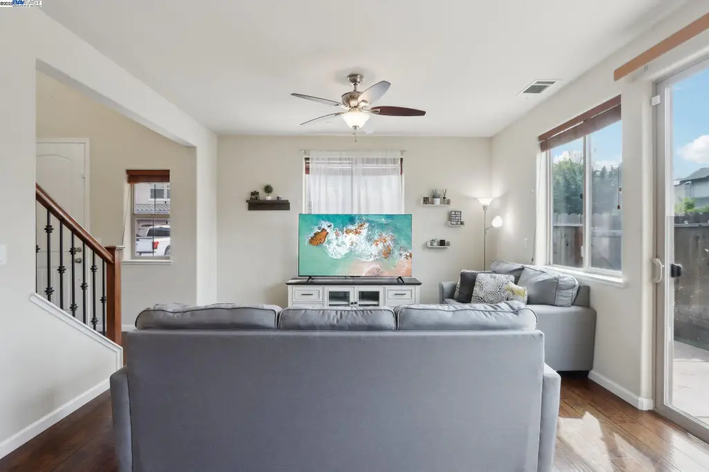 Mediterranean-Style 3-Bedroom Home for a Corner Lot with Open Floor Plan and 2-Car Garage (1,512 Sq. Ft. Floor Plan)