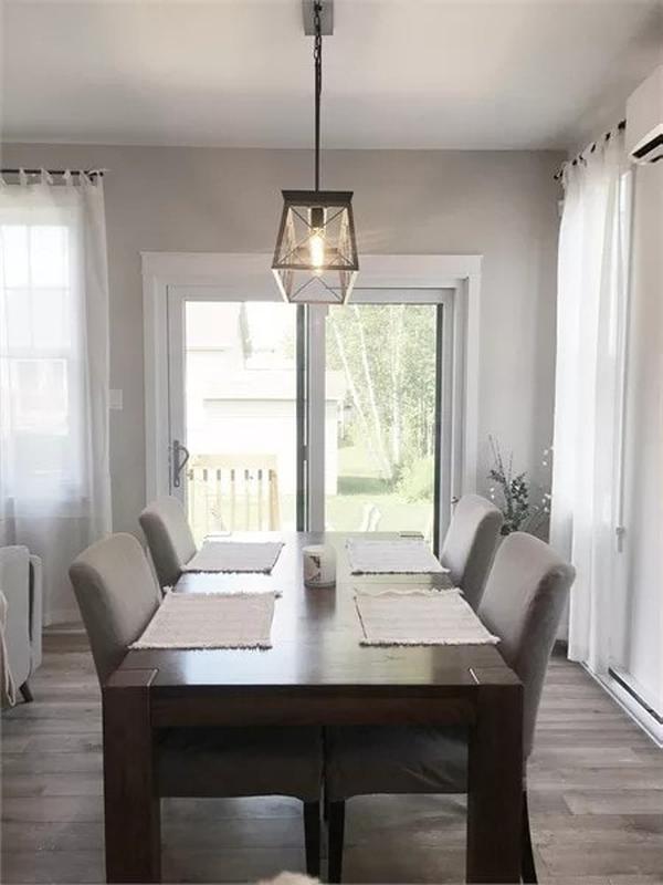 Sliding Doors in the Dining Room Bring the Outdoors In