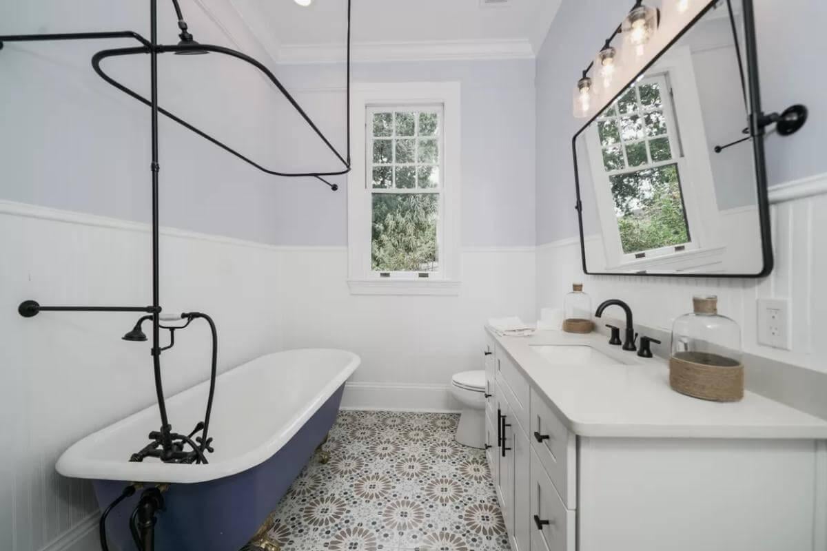 Antique Clawfoot Tub Steals the Show in This Charming Bathroom
