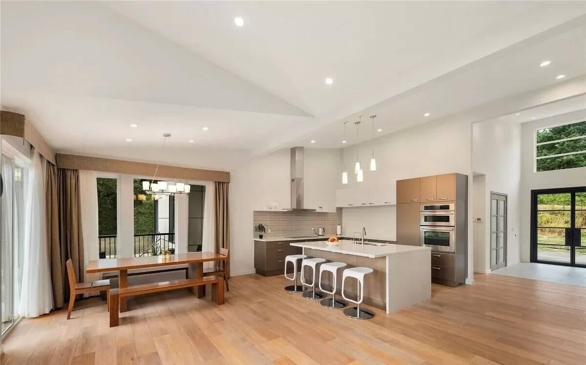 Sleek Kitchen Island and Minimalist Dining Bench Setup