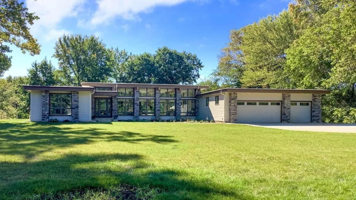 Mid-Century Modern Home with Striking Vertical Windows
