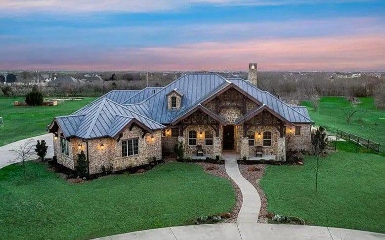 Check Out the Striking Roofline on This Rustic Ranch Home