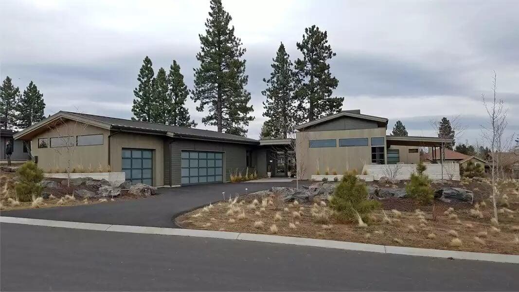 Explore the Low-Pitched Rooflines and Expansive Windows of This Modern Exterior