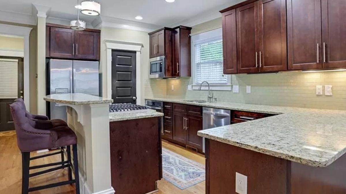Check Out the Granite Countertops in This Craftsman Kitchen