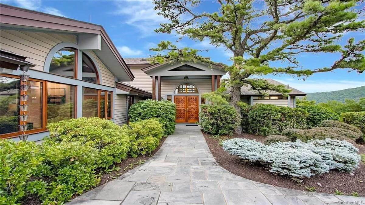 Explore This Craftsman Home with a Striking Arched Window Entrance