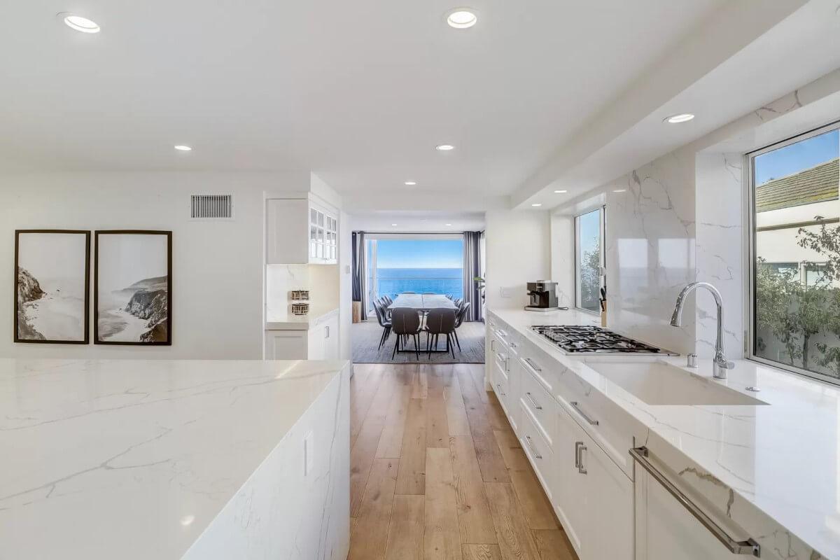 Check Out This Elongated Marble Countertop in a Bright Kitchen