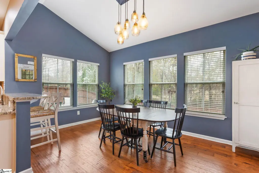 Craftsman-Style 4-Bedroom Home with Open-Concept Layout and Screened-in Porch (Floor Plan)
