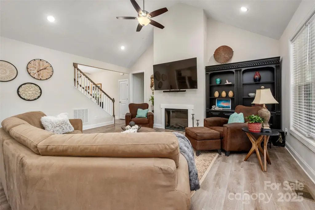Kelly Ellis Hare @ Helen Adams Realty via Coldwell Banker Realty
