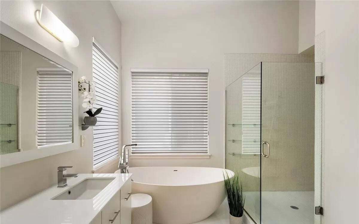 Check Out This Minimalist Bathroom with a Freestanding Tub