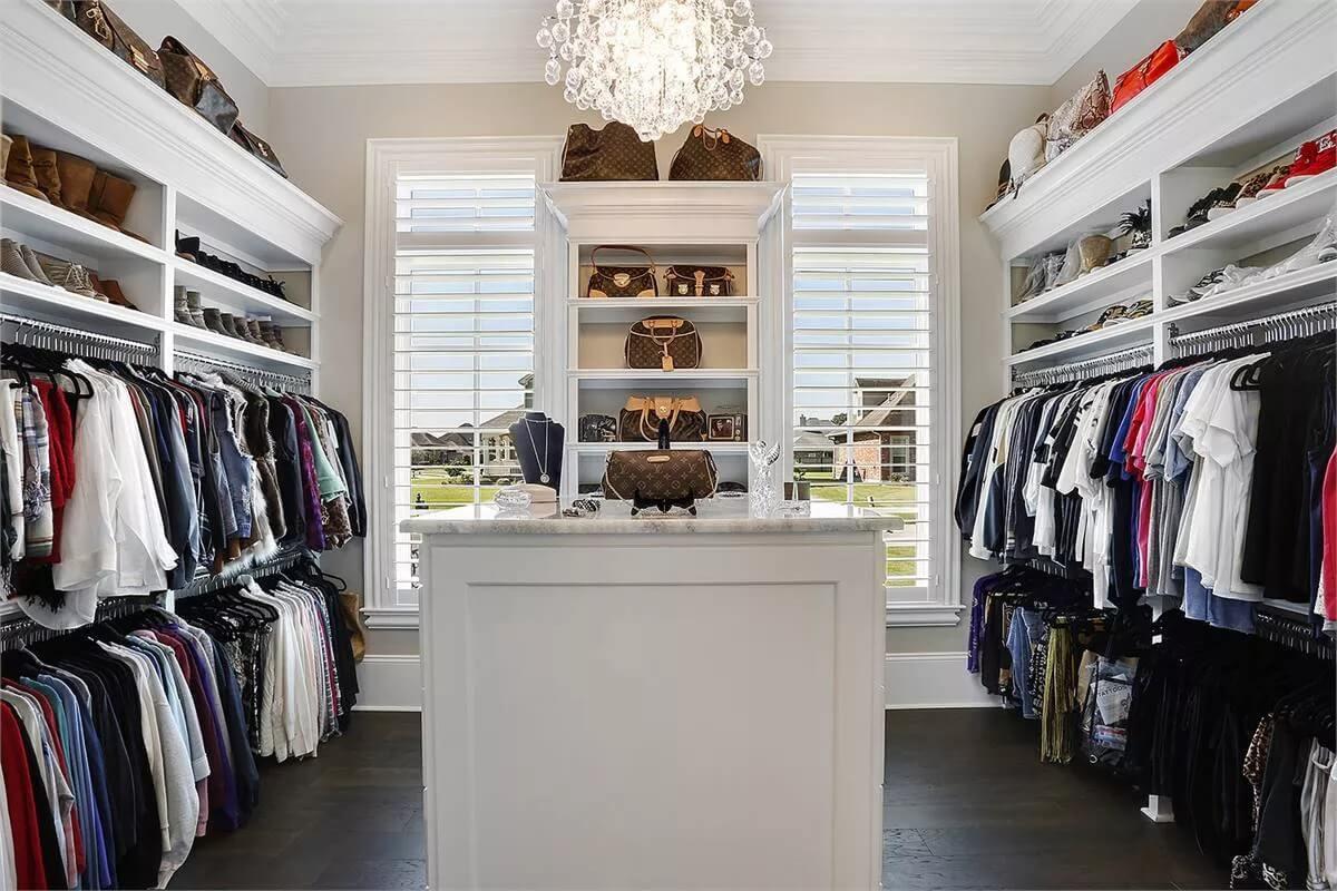 Take a Look at This Walk-In Closet With Its Luxe Chandelier