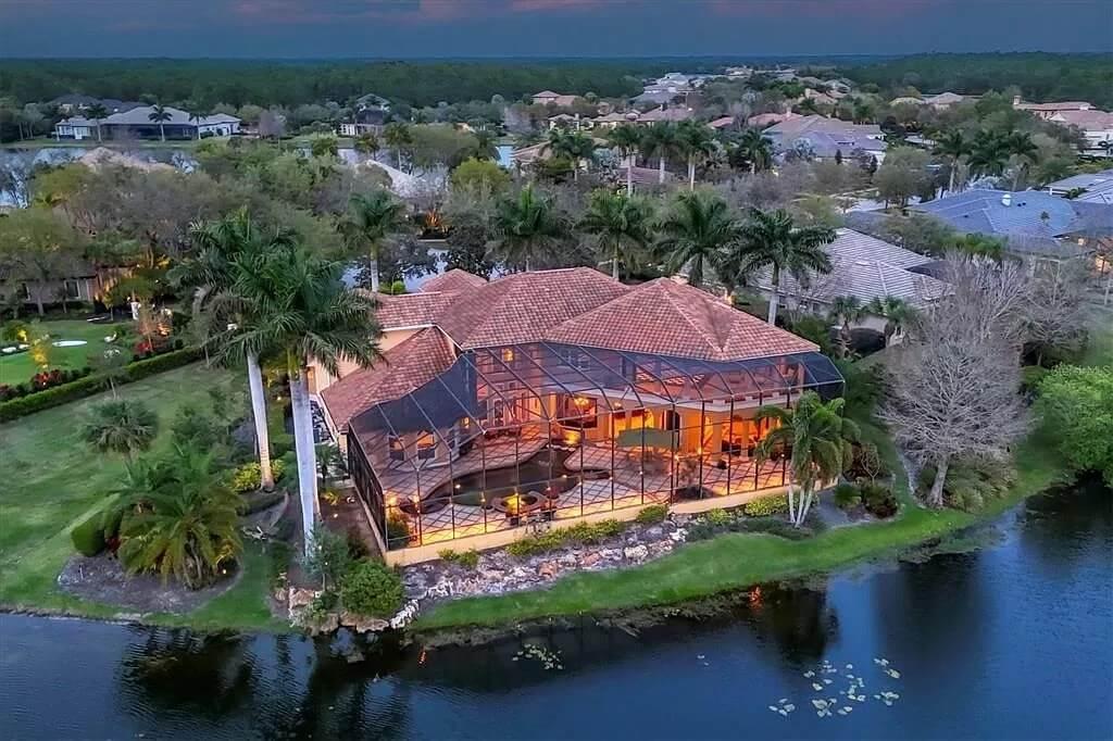 Stunning Lakeside Retreat with an Impressive Screened Lanai